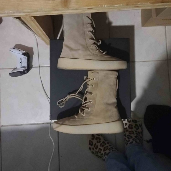 Yeezy Season 2 Crepe Boot - Picture 2 of 10